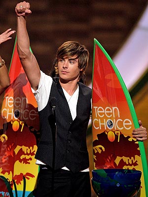 'HOTTIE' ALERT photo | Zac Efron