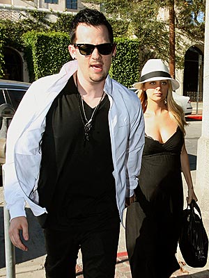 DOOR TO DOOR SERVICE photo | Joel Madden, Nicole Richie