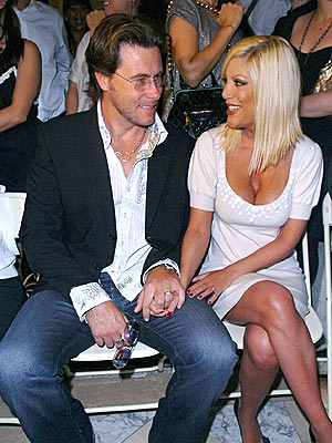 FRONT-ROW VIEW photo | Dean McDermott, Tori Spelling