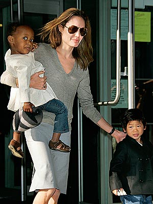 SUPER MOM photo | Angelina Jolie