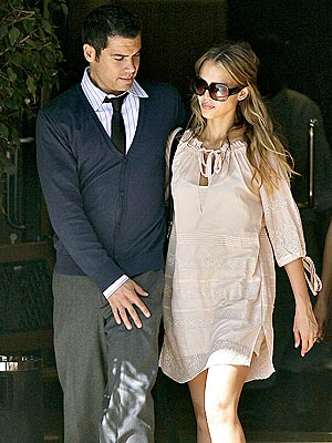 CHOW HOUNDS photo | Jessica Alba