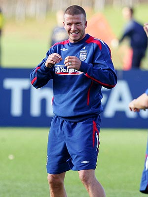 PUT 'EM UP  photo | David Beckham