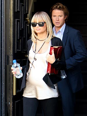 GETTING THE SCOOP? photo | Nicole Richie
