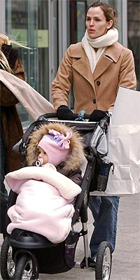 WRAP & ROLL photo | Jennifer Garner