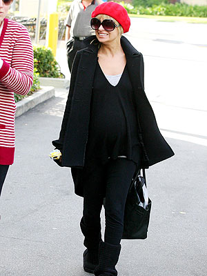 SHOPPING & SMILING photo | Nicole Richie