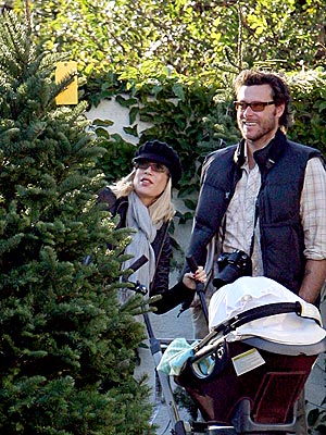 PINING FOR CHRISTMAS photo | Dean McDermott, Tori Spelling