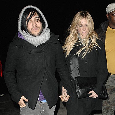 GOOD GRIP photo | Ashlee Simpson, Pete Wentz