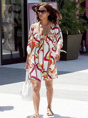 pictures of halle berry dresses. Halle Berry always looks
