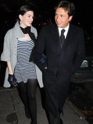 Anne Hathaway Fashion on Get The Look  Anne Hathaway   S Winter Chic     Style News