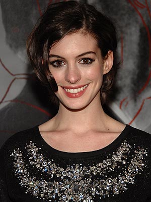 http://img2.timeinc.net/people/i/2007/stylewatch/gallery/dramatic_eyes/anne_hathaway.jpg