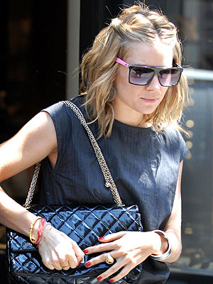 http://img2.timeinc.net/people/i/2007/stylewatch/gallery/fall_nails/sienna_miller.jpg