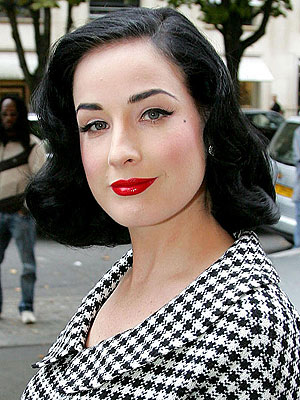 classic pin up looks. very 60#39;s pin up look.