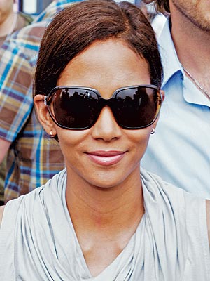 OVAL FACE photo | Halle Berry