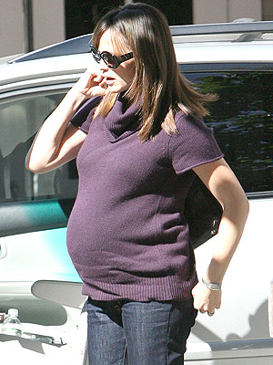 Jennifer Garner so look beautiful in Purple Passion You must agree. :)