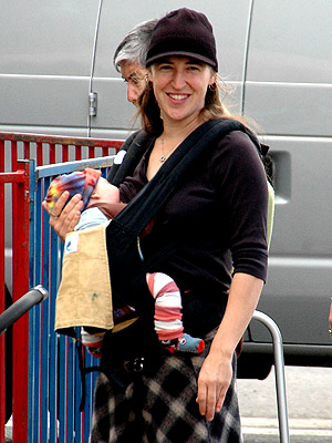 photographer caught Blossom star Mayim Bialik nursing her two ...