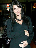 angie_harmon_150.jpg