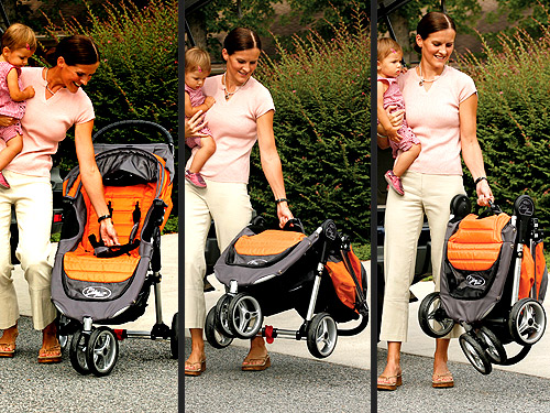 http://img2.timeinc.net/people/i/2008/cbb/blog/081229/12-18/folding_stroller.jpg