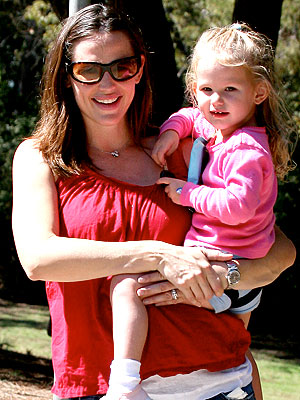 PRETTY IN PINK photo | Jennifer Garner, Violet Affleck