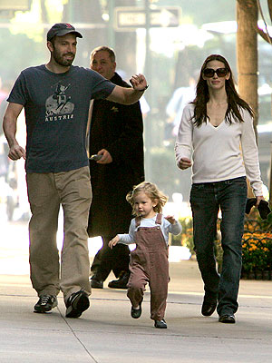 WALK THIS WAY photo | Ben Affleck, Jennifer Garner, Violet Affleck