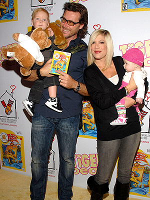 UN"BEAR"ABLY CUTE!  photo | Dean McDermott, Tori Spelling