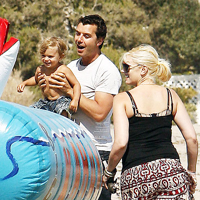 MOON LANDING photo | Gavin Rossdale, Gwen Stefani, Kingston Rossdale
