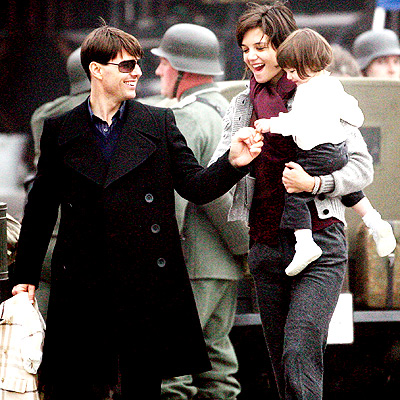 SET VISIT photo | Katie Holmes, Suri Cruise, Tom Cruise