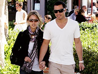 Couples Watch: Jessica & Cash, Nicollette & Michael ... | Cash Warren, Jessica Alba