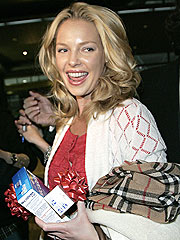 Katherine Heigl Gets an Anti-Smoking Gift in N.Y.C. | Katherine Heigl