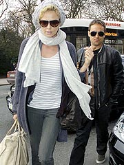 Couples Watch: Ben & Jen, Charlize & Stuart...| Couples, Caught in the Act, Jennifer Garner, Charlize Theron, Stuart Townsend