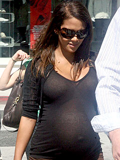 Halle Berry Orders Her Usual At the Cheesecake Factory | Halle Berry