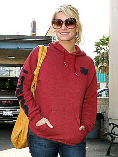 Jessica Simpson Waits Her Turn at Lunch | Jessica Simpson
