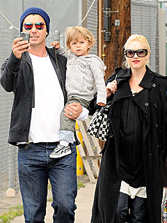 Gwen & Gavin Help Kingston Sing Along to Little Mermaid | Gavin Rossdale, Gwen Stefani, Kingston Rossdale