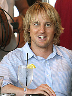 Owen Wilson Catches the Game at a Miami Bar
| Owen Wilson