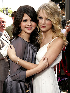 Selena & Taylor Grab Frozen Yogurt in L.A. | Selena Gomez, Taylor Swift