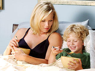 90210 Scoop: The Father of Kelly’s Son to Be Revealed on Next Week’s Episode
