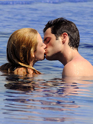 KISSES IN THE SUN photo Blake Lively Penn Badgley