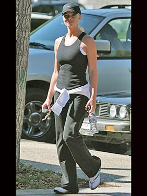 MAKE YOUR WORKOUT PORTABLE photo | Jaime Pressly