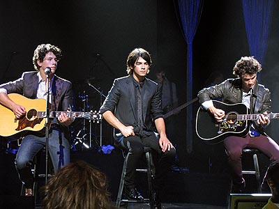 BROTHERLY LOVE photo | Jonas Brothers