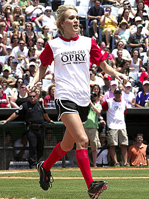 RUN, BATTER, RUN! photo | Carrie Underwood