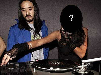 Who manned the turntables at a Diesel party in N.Y.C.? | Lindsay Lohan