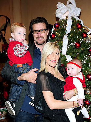 SEASONS' GREETINGS photo | Dean McDermott, Tori Spelling