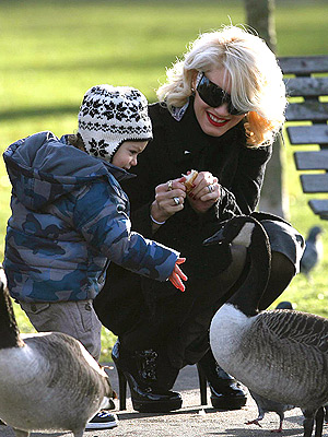 FOWL PLAY photo | Gwen Stefani, Kingston Rossdale