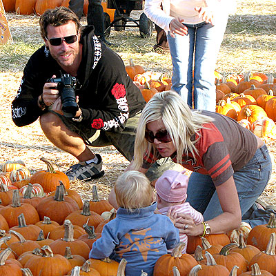 PICTURE PERFECT photo | Dean McDermott, Tori Spelling