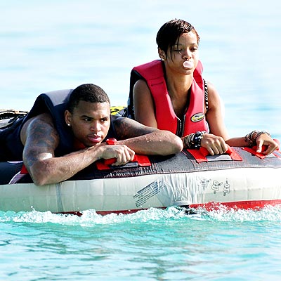 FEELING FLOATY photo | Chris Brown, Rihanna