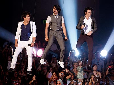 FLYING HIGH  photo  Joe Jonas, Kevin Jonas, Nick Jonas