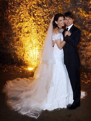 This couple's wedding took place in an Italian castle. Who are they? | Katie Holmes, Tom Cruise