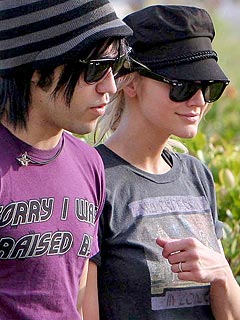 Ashlee Simpson, Pete Wentz Avoid Talking Politics | Ashlee Simpson, Pete Wentz