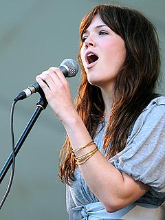 Mandy Moore in Australia & Searching for 'Challenging' Film Role | Mandy Moore