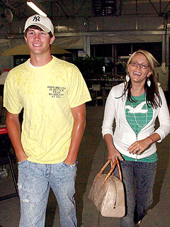 Jamie Lynn Spends 17th Birthday Shopping, Eating Out| Britney Spears, Jamie Lynn Spears