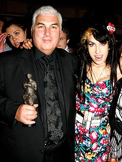 Amy Winehouse Shows Up Late for Awards Event | Amy Winehouse